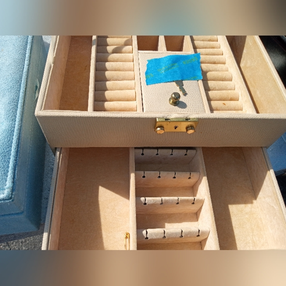 Elegant Cream Jewelry Box